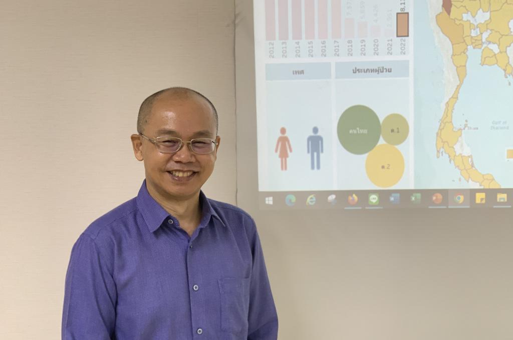 Dr. Prayuth Sudathip, Deputy Director, Division of Vector Borne Diseases (DVBD) at Thailand’s Ministry of Public Health demonstrates the application of the Malaria Information System, which collates real-time geolocated data on malaria cases in Thailand. 