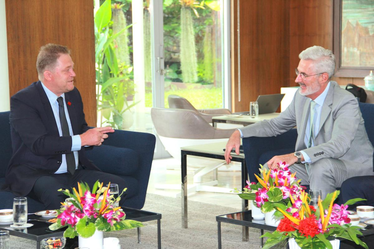 The Switzerland Ambassador to Thailand, Pedro Zwahlen (right), and ADPC’s Executive.  Director, Hans Guttman during ACER-SEA launch. Credit: ADPC