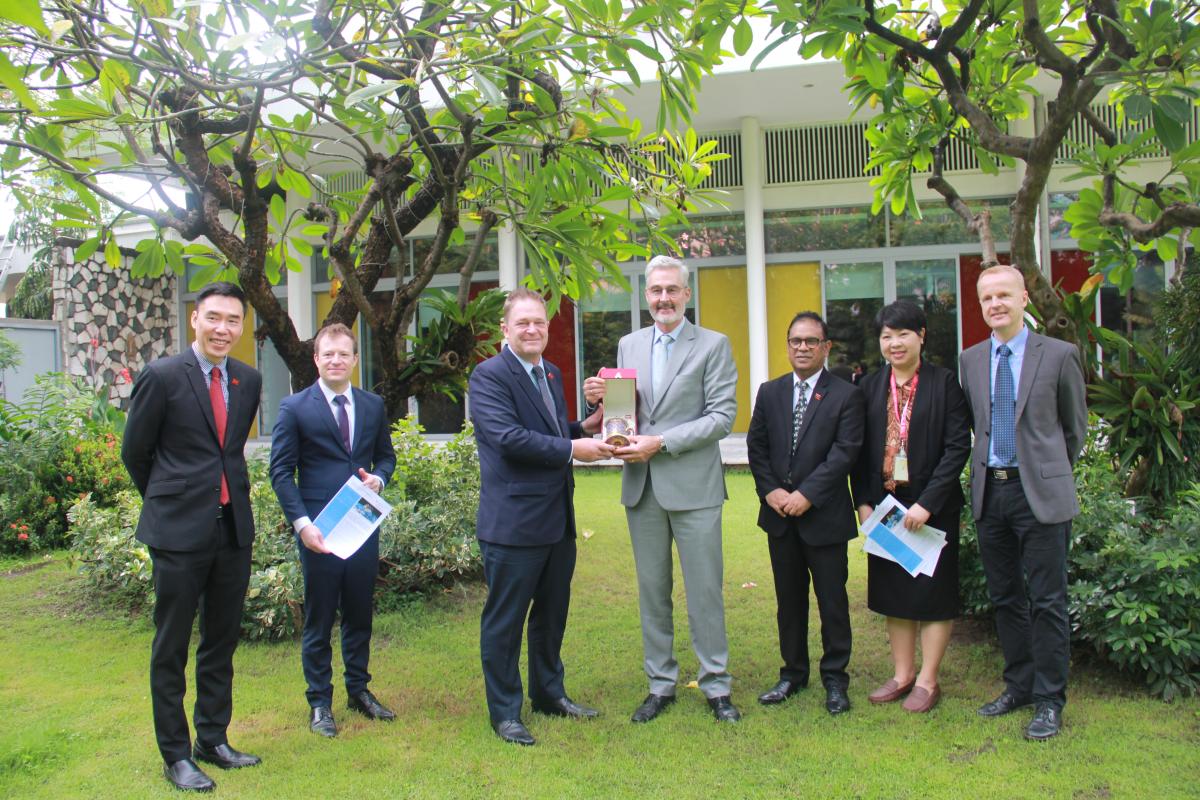 ADPC presents a gesture of appreciation to Switzerland’s Ambassador to Thailand, Pedro Zwahlen, symbolizing the strong partnership and                  shared commitment to enhancing disaster resilience and climate adaptation efforts in Southeast Asia. Credit: ADPC