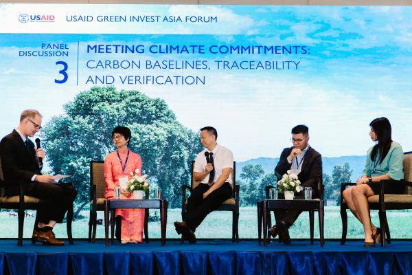 Nguyen Hanh Quyen, SERVIR SEA’s Ecosystem and Carbon Management theme lead (2nd from left) participating in a panel discussion on Carbon Baselines, Traceability and verification. 